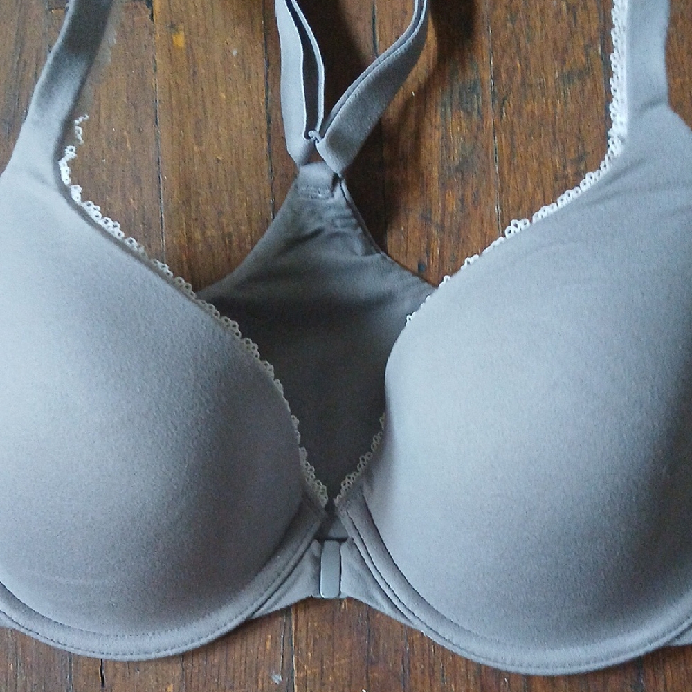 Victoria's Secret Seamless Bra Intimates - Picture 7 of 11